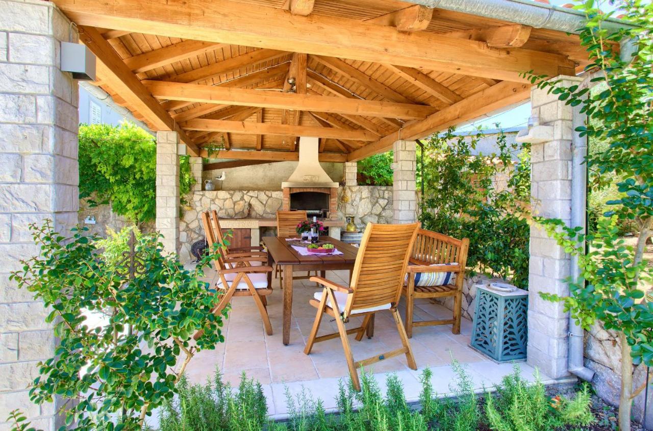 Holiday Home Lavanda Kornic Bagian luar foto
