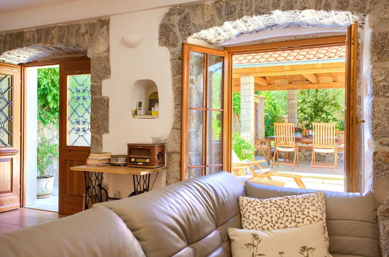 Holiday Home Lavanda Kornic Bagian luar foto