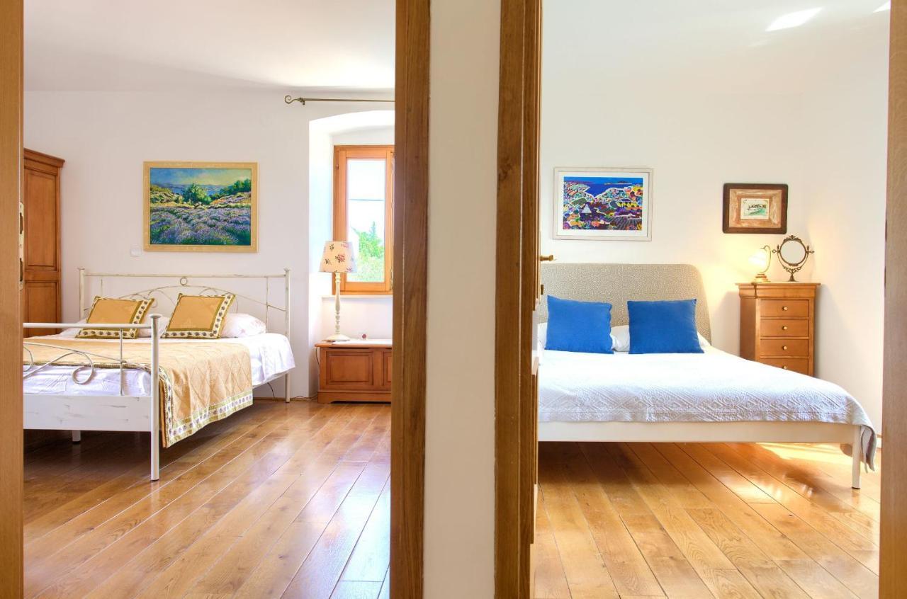 Holiday Home Lavanda Kornic Bagian luar foto