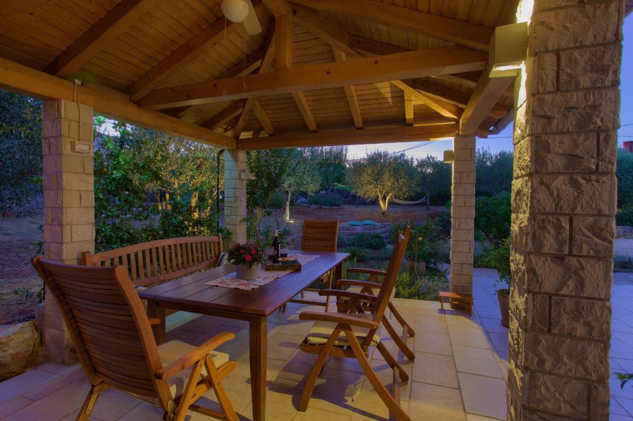 Holiday Home Lavanda Kornic Bagian luar foto