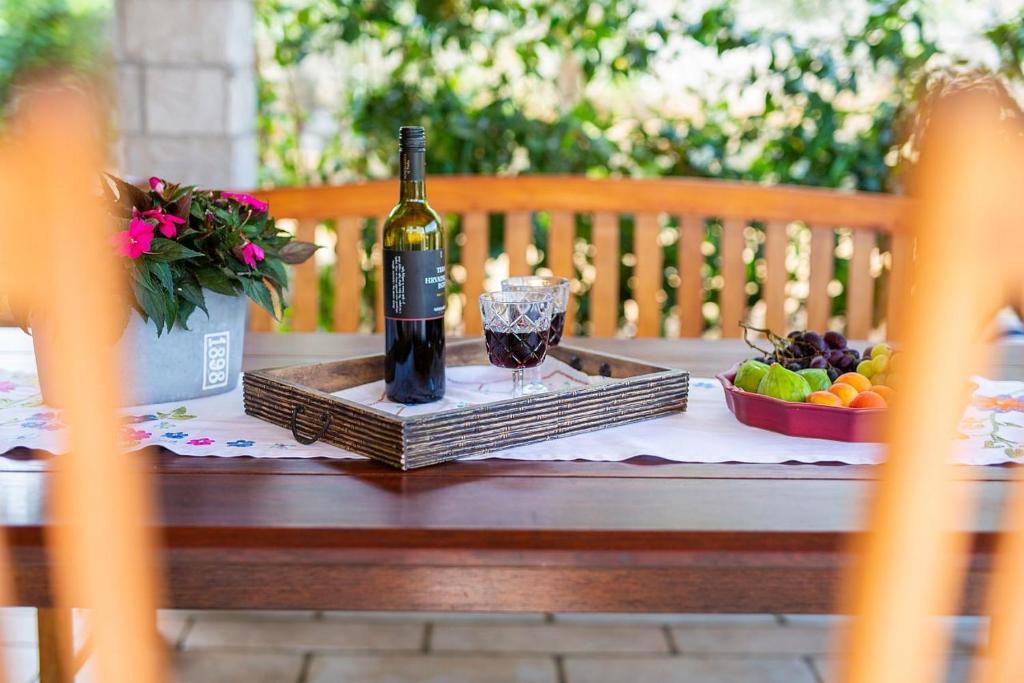 Holiday Home Lavanda Kornic Bagian luar foto