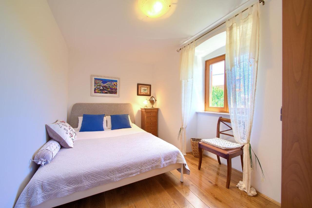 Holiday Home Lavanda Kornic Bagian luar foto