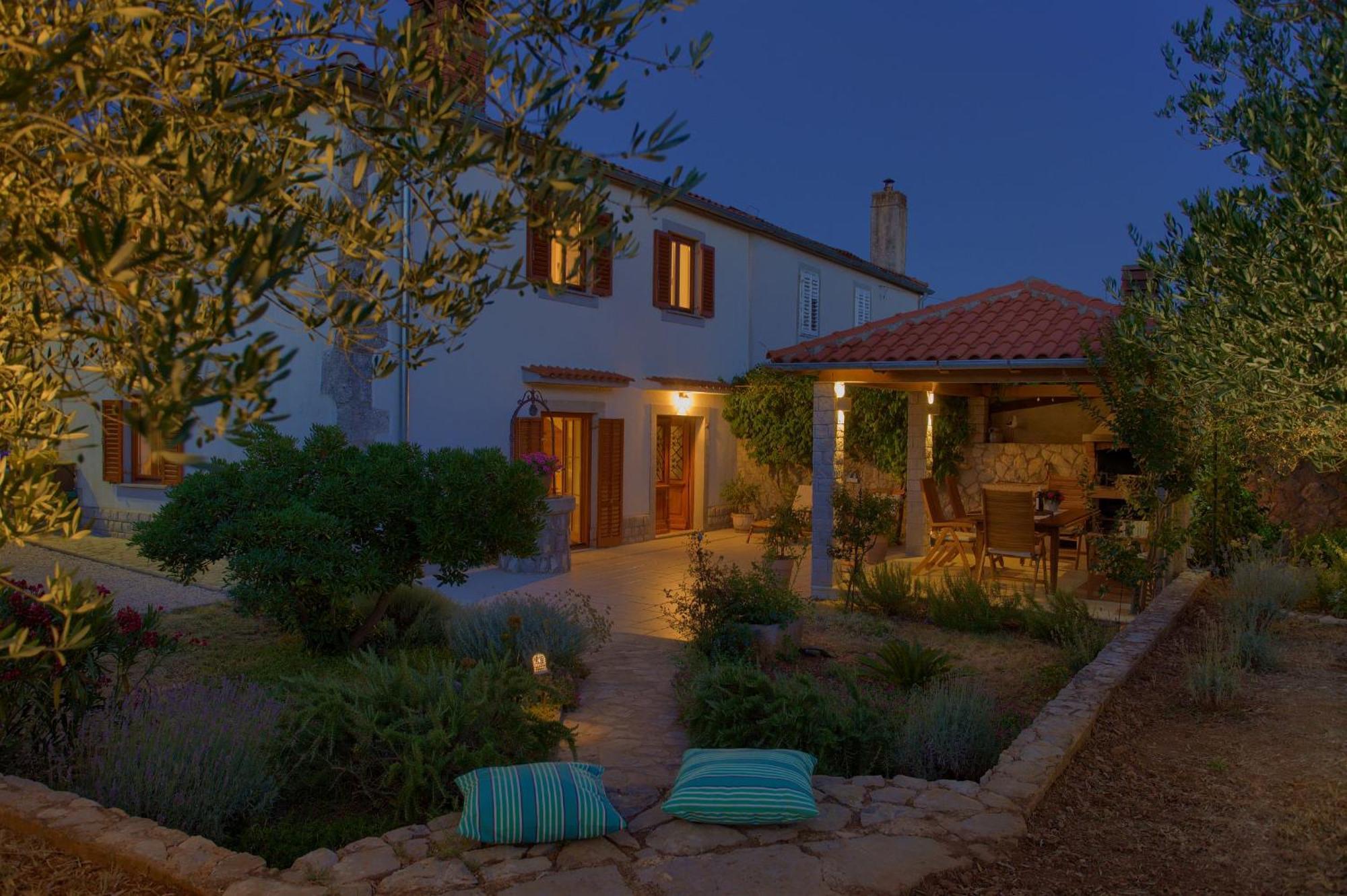 Holiday Home Lavanda Kornic Bagian luar foto