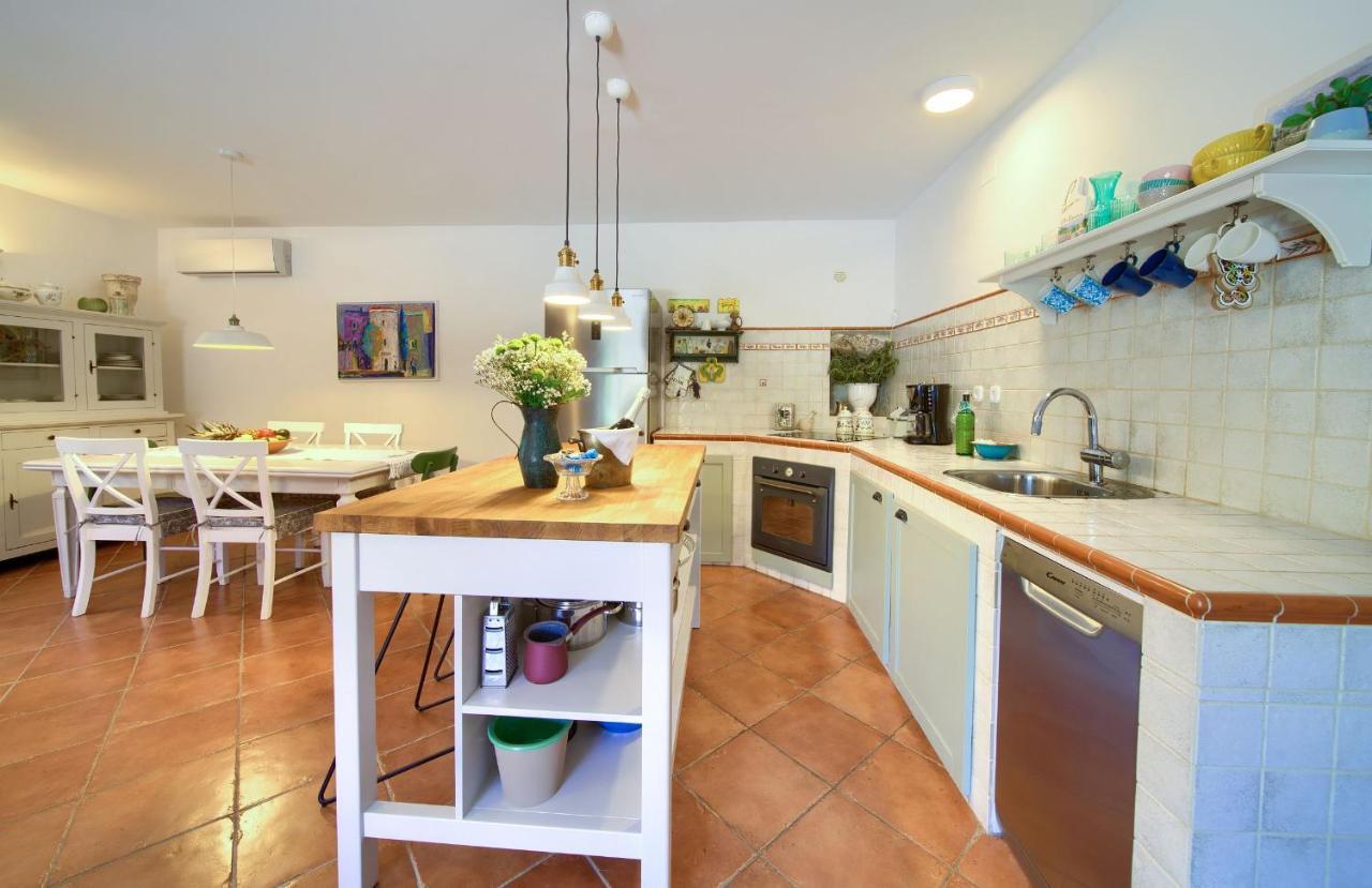 Holiday Home Lavanda Kornic Bagian luar foto