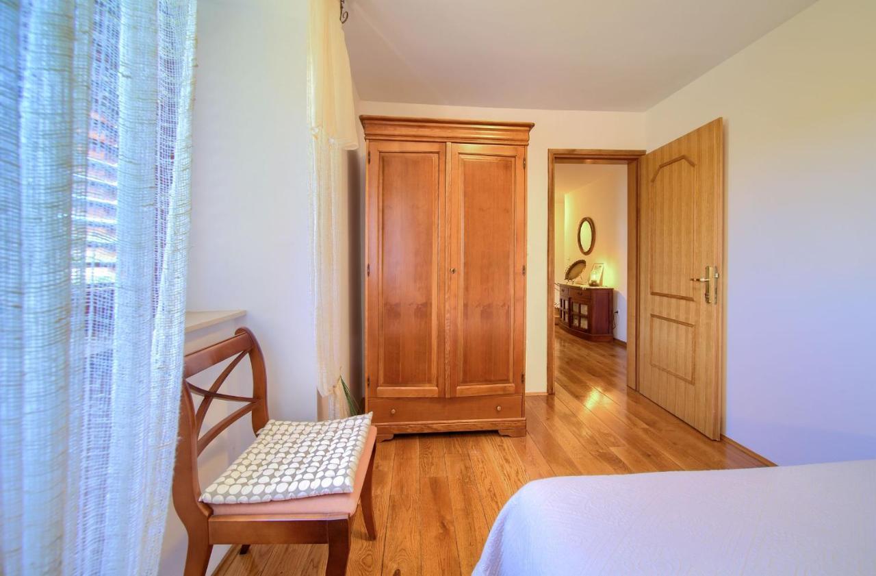 Holiday Home Lavanda Kornic Bagian luar foto