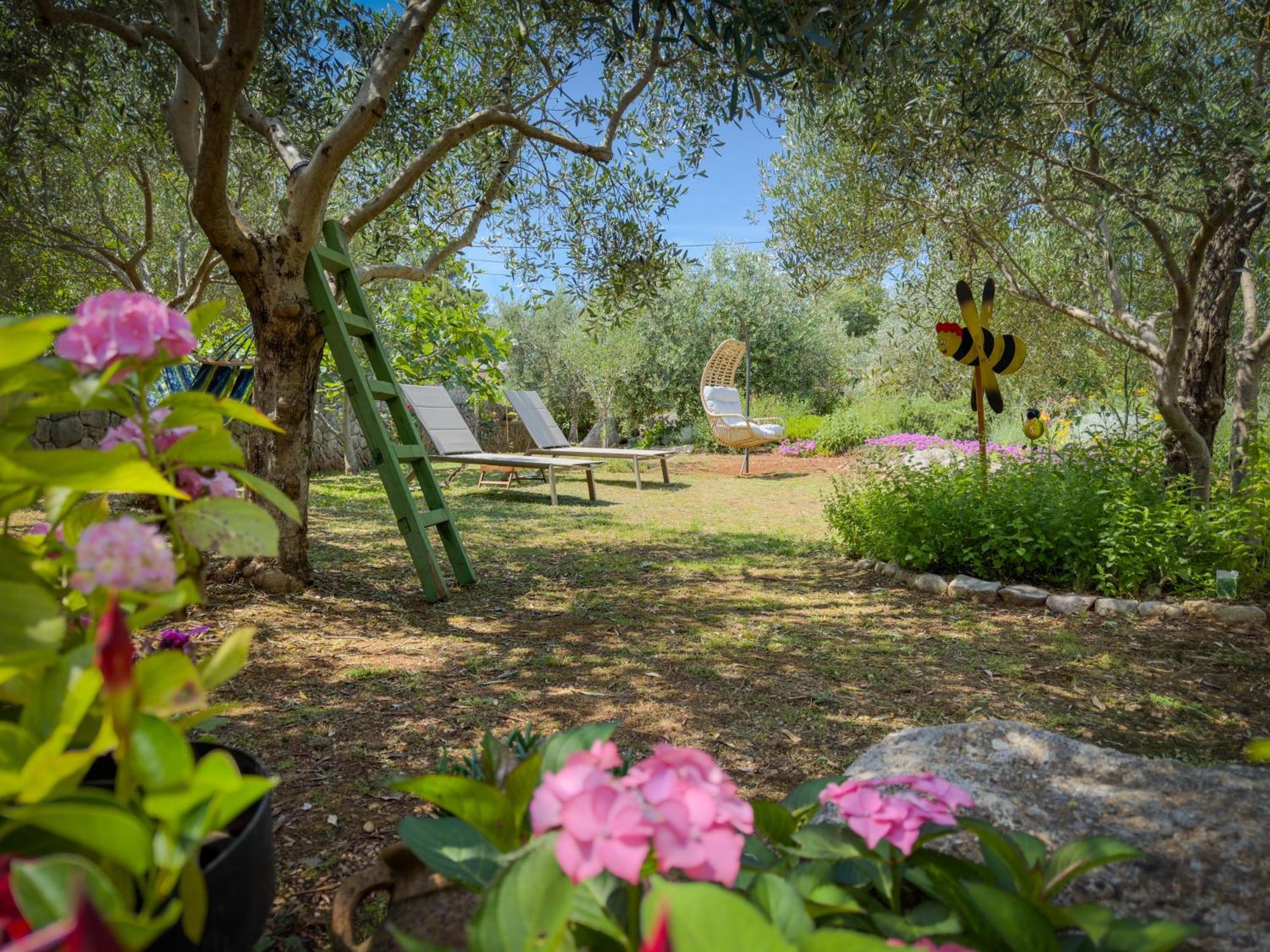 Holiday Home Lavanda Kornic Bagian luar foto