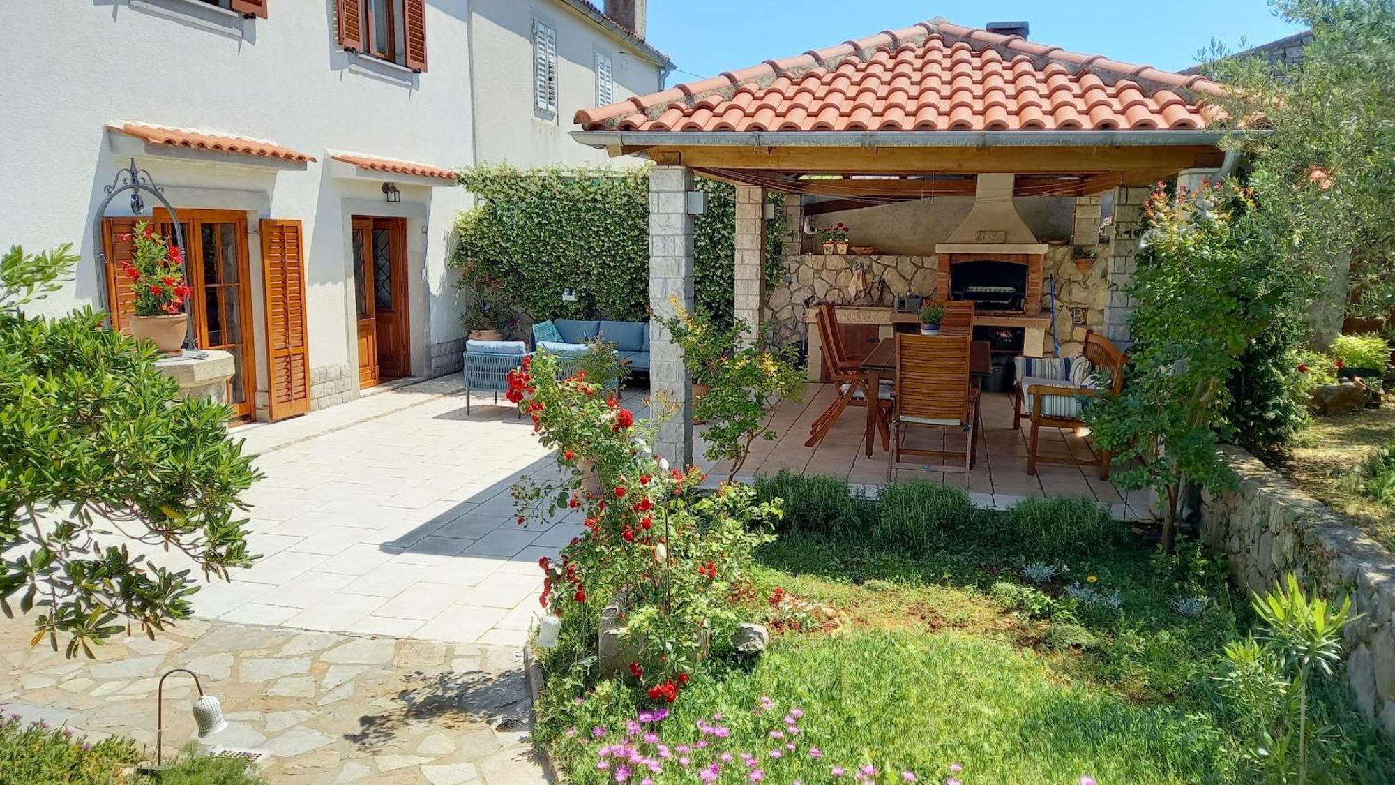 Holiday Home Lavanda Kornic Bagian luar foto