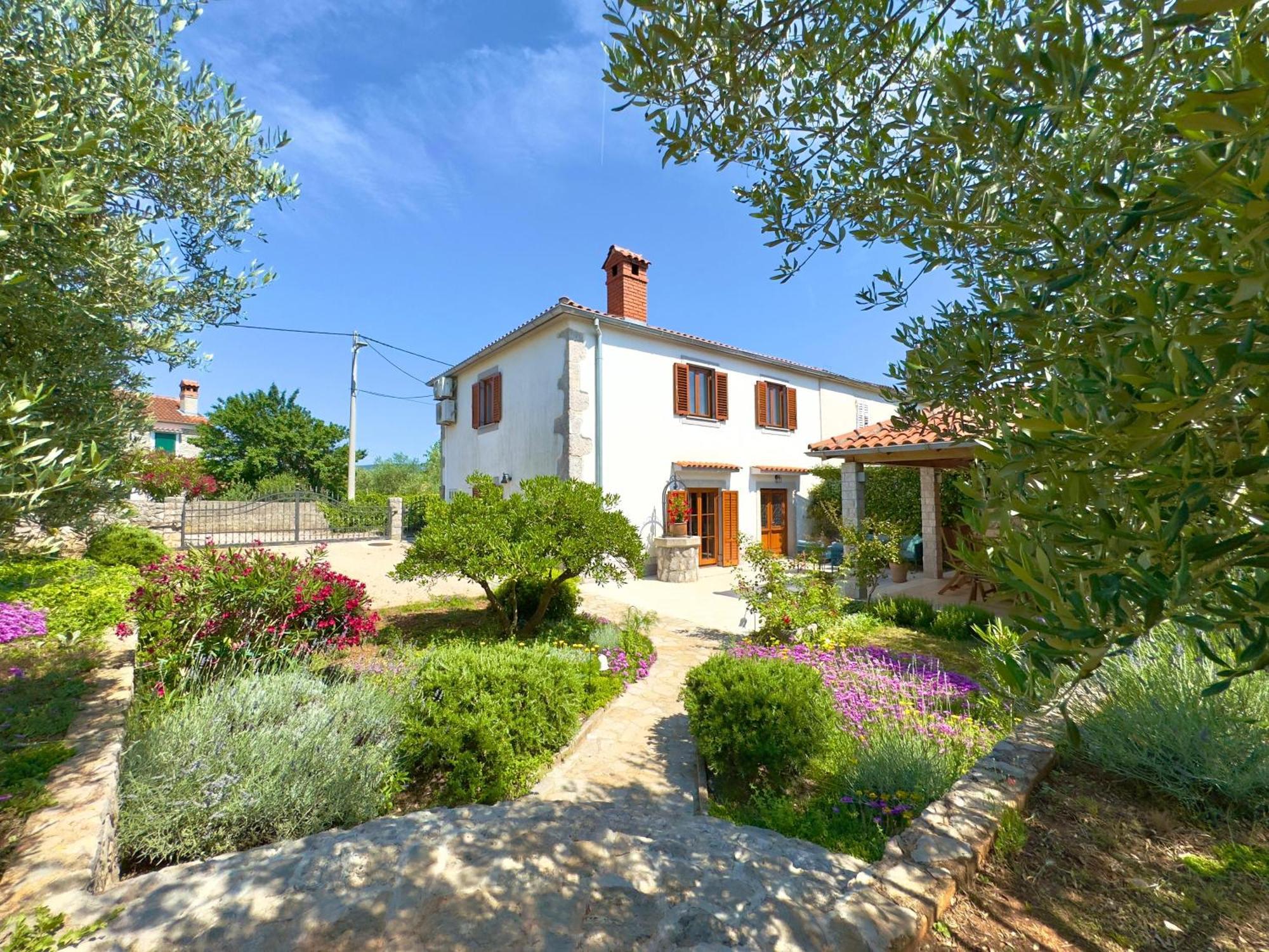 Holiday Home Lavanda Kornic Bagian luar foto