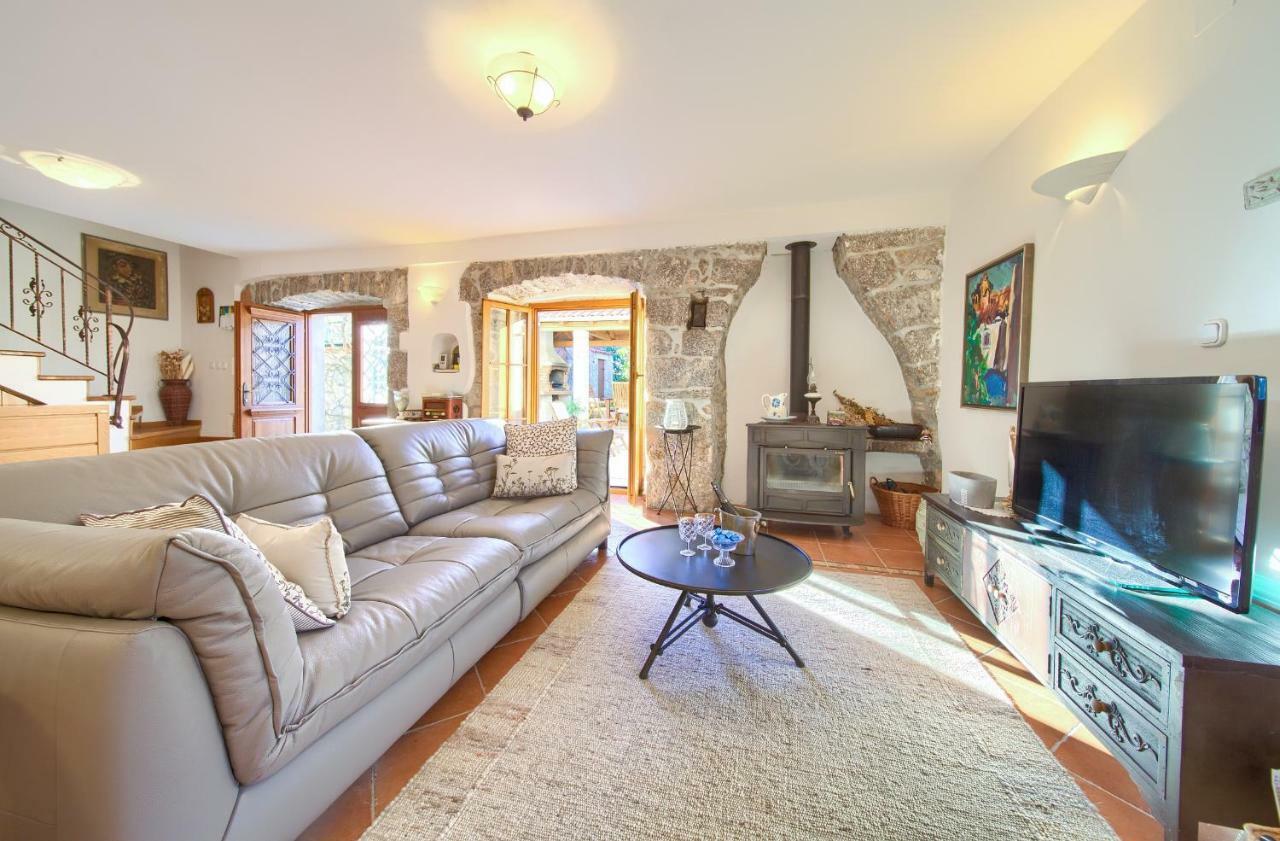 Holiday Home Lavanda Kornic Bagian luar foto
