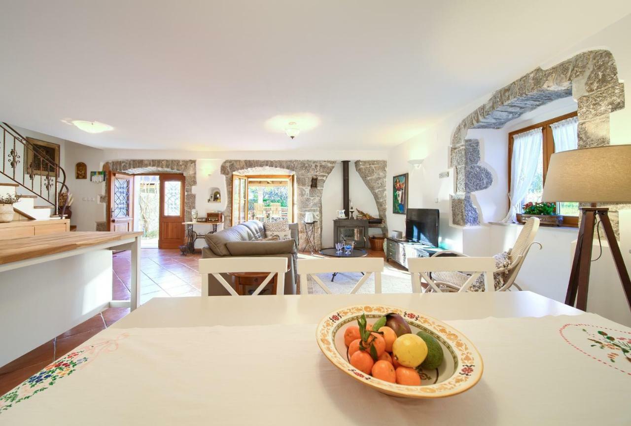 Holiday Home Lavanda Kornic Bagian luar foto