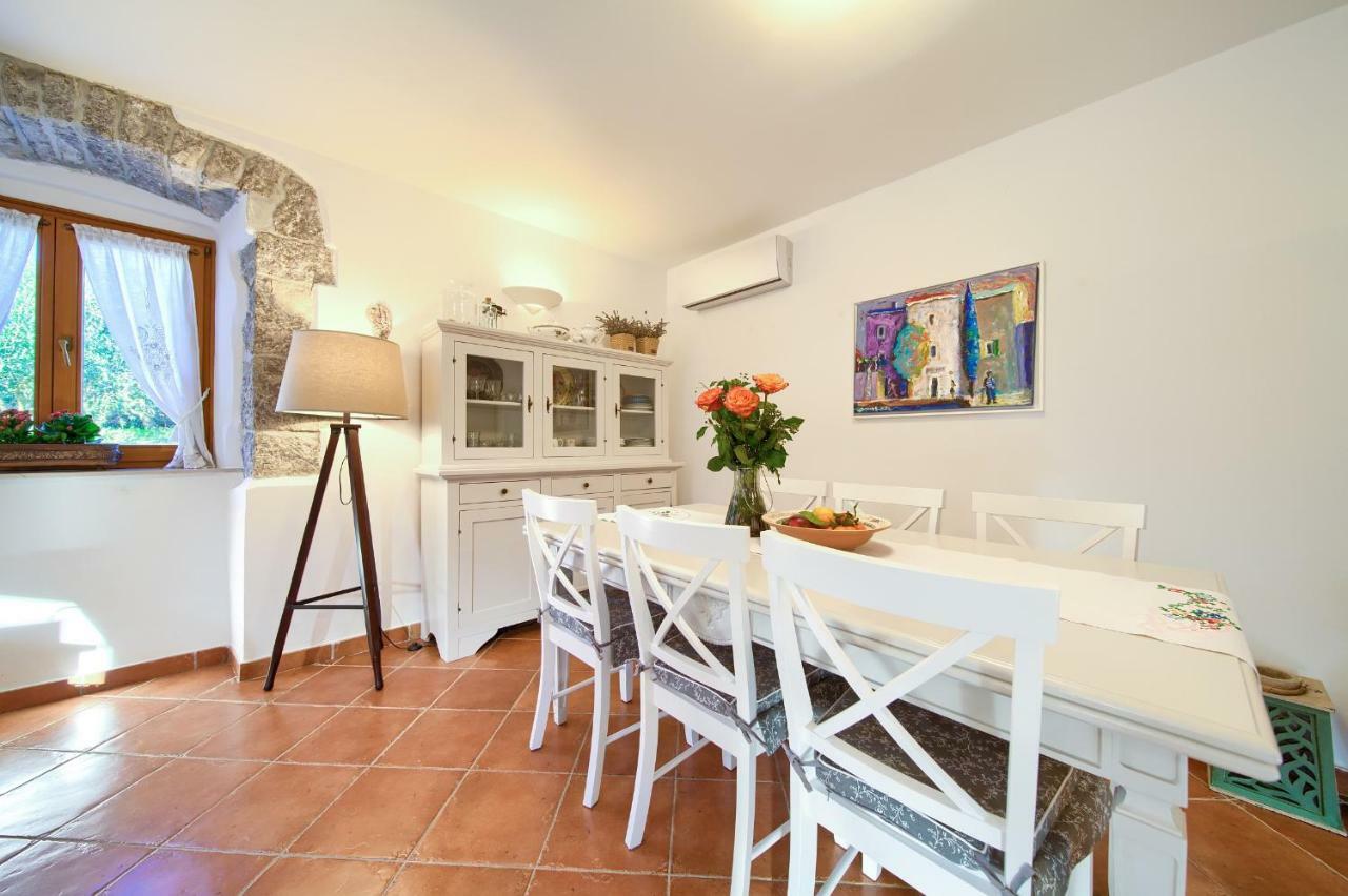 Holiday Home Lavanda Kornic Bagian luar foto