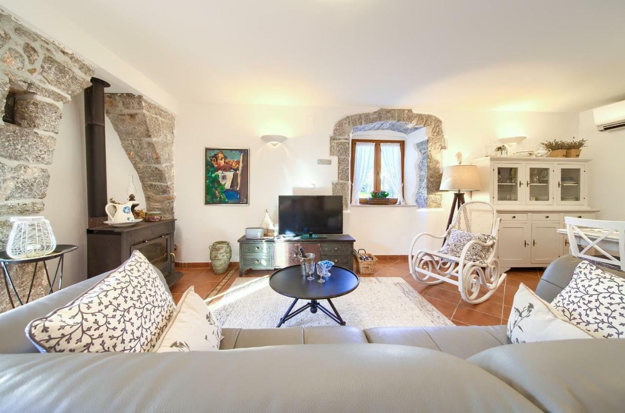 Holiday Home Lavanda Kornic Bagian luar foto